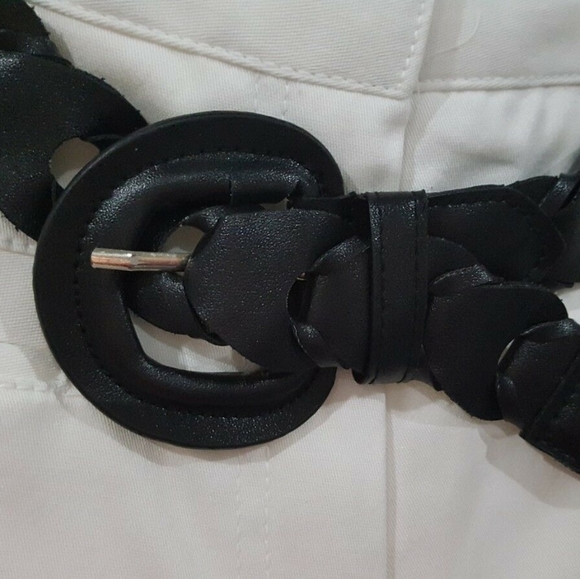 Larry Levine cuffed white capri pants w/black belt - Picture 5 of 7